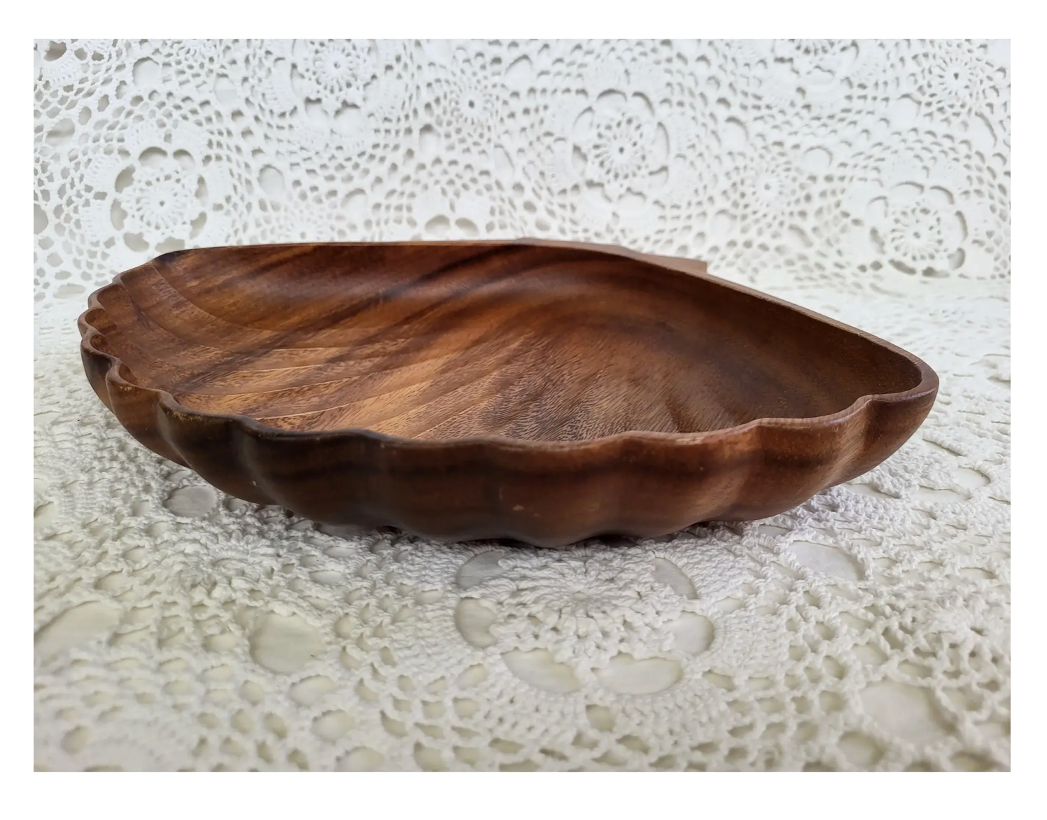 1960s Monkey Wood Decorative Scallop Shell Bowl