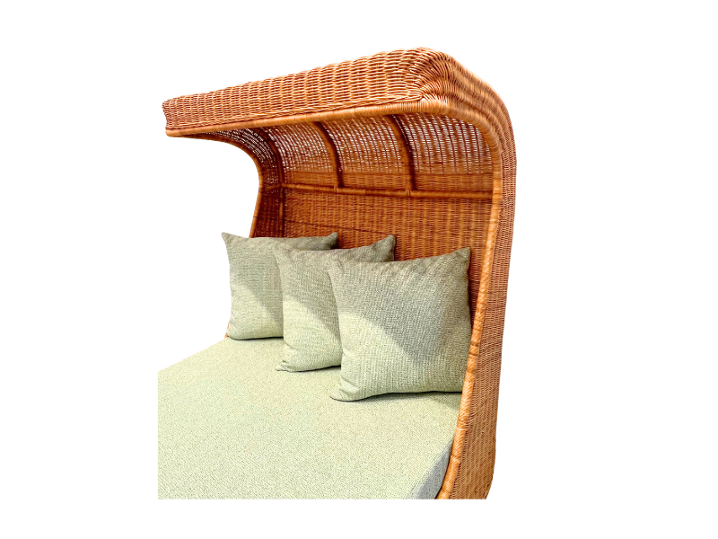 Exceptional Vintage Wicker Daybed