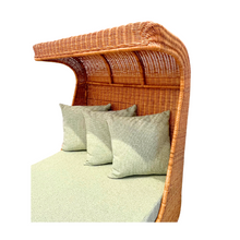 Exceptional Vintage Wicker Daybed