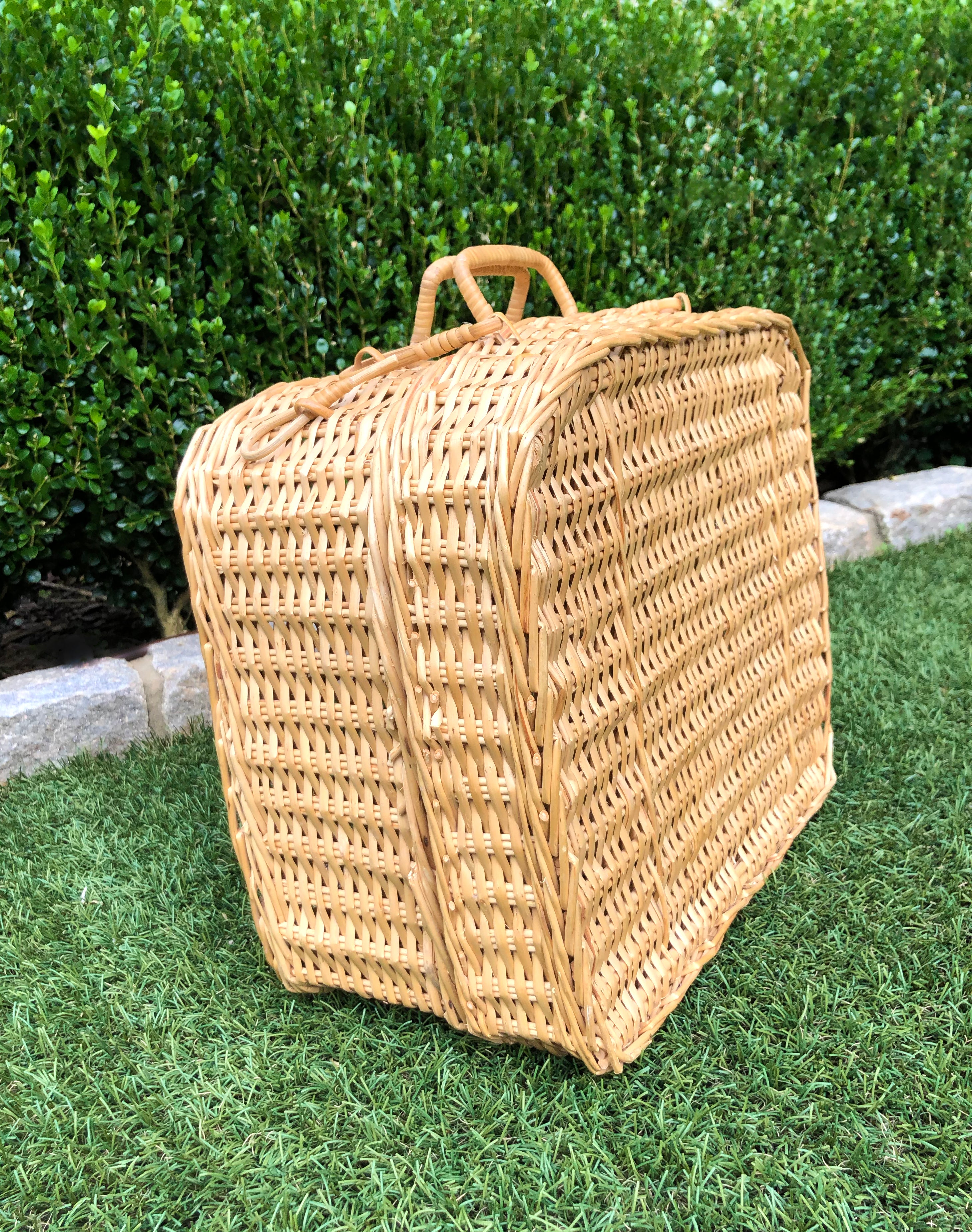 Vintage Wicker Tete-a-Tete Basket